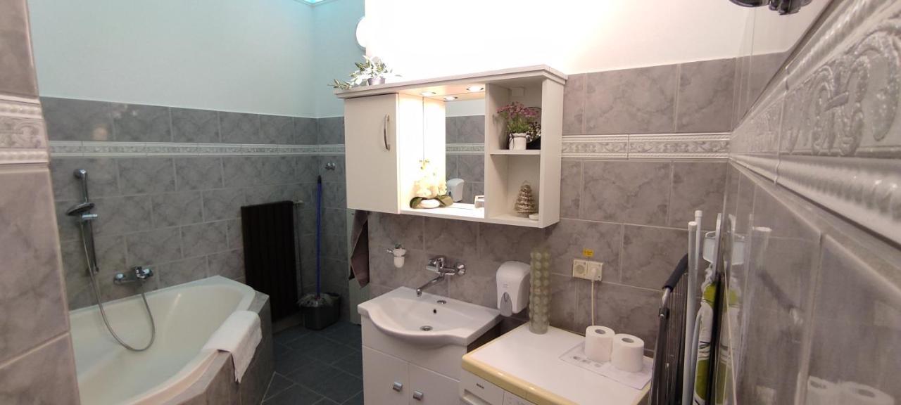 Center Apartman סגד מראה חיצוני תמונה